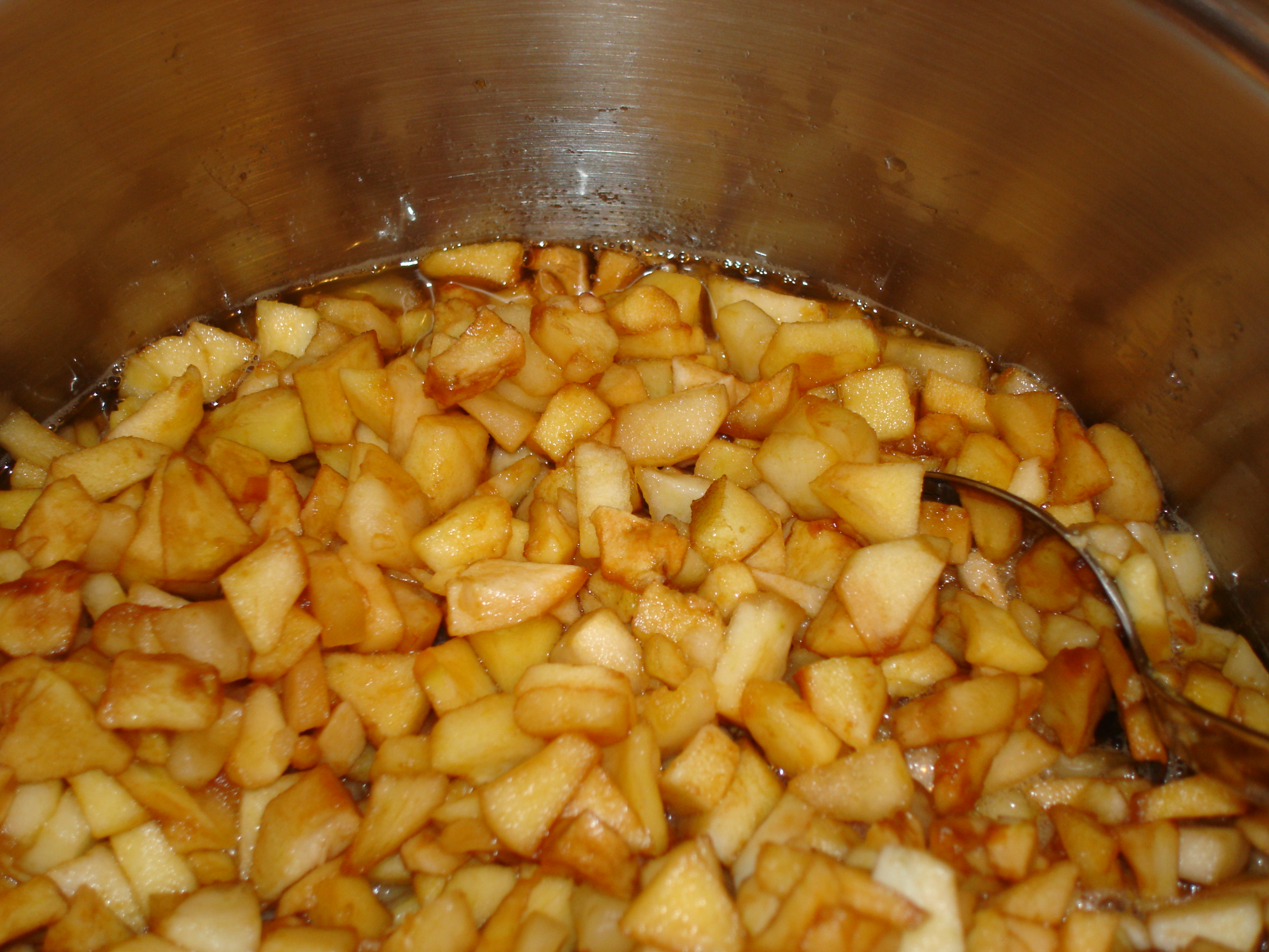 Рецепт начинки из свежих яблок. Начинка из яблок. Начинка для пирогов из яблок. Начинка из яблок для пирога. Фарш из яблок для пирожков.